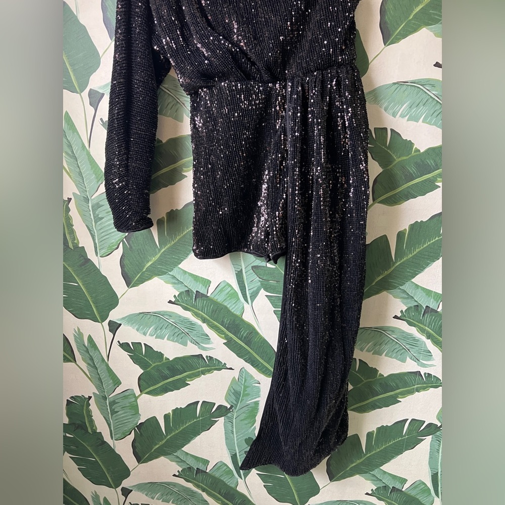 Pretty Little Thing Black Sequin Drape Detail One Sleeve Playsuit Romper 6 NWT - Picture 5 of 9